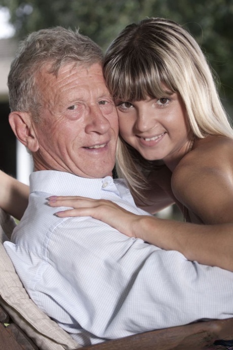 Cute teen girl and her silver-haired daddy exchange oral sex in the yard 27376608